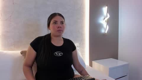 L E Y R E  online show from January 2026 01:53:02 AM