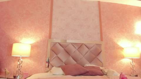 LEZY online show from November 2025 07:35:01 PM