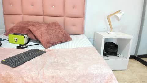 lhiamfitt online show from November 2025 05:17:01 AM