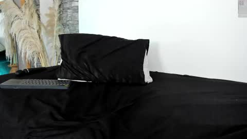 Lia James online show from March 2026 04:37:01 PM