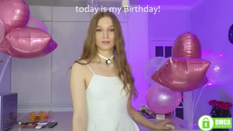 Lia  online show from October 2025 04:35:01 PM