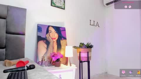 Lia Jhonson online show from June 2026 02:33:01 PM