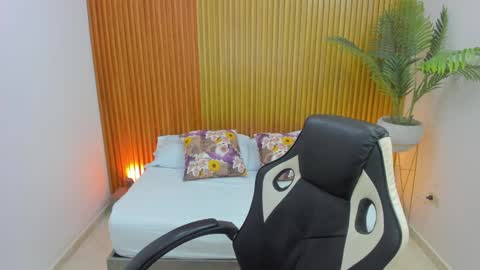 Lia  online show from February 2025 02:07:02 AM