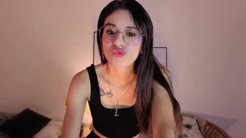 Lia  online show from October 2025 01:10:01 PM