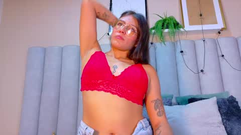 Snapshot of liaamoretti__ chatting on April 2026 02:42:02 AM L I A online show from April 2026 02:42:02 AM