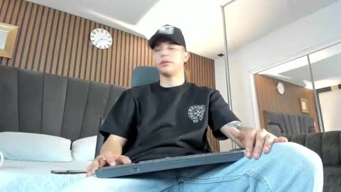 Liam Smith online show from October 2025 12:23:02 PM