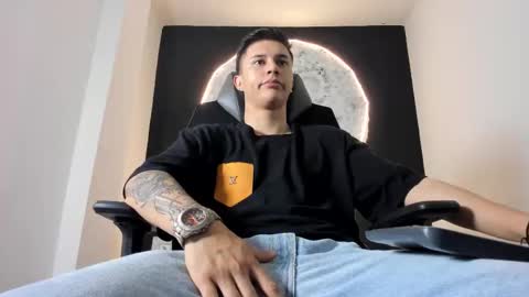 Liam Smith online show from October 2025 12:48:02 PM