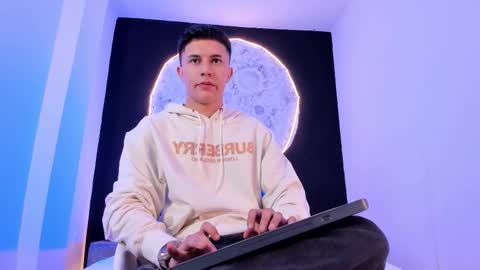 Liam Smith online show from October 2025 12:23:02 PM