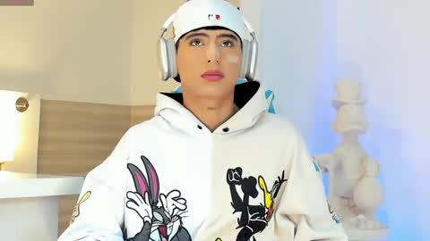 Liam online show from September 2025 05:24:02 PM