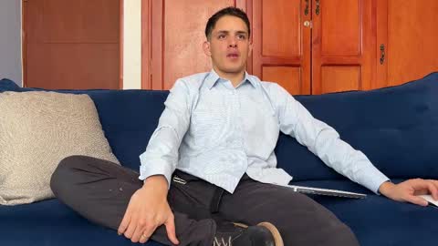 Liam online show from December 2025 05:51:01 PM