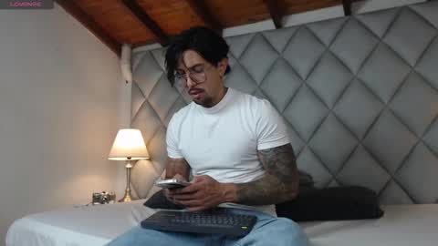 Liam Espinoza online show from October 2025 07:47:01 PM