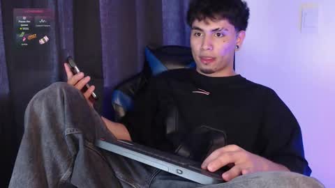 Snapshot of liam_ruiz_ chatting on November 2025 06:13:01 PM Liam online show from November 2025 06:13:01 PM