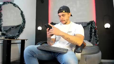 Liam online show from December 2025 07:10:01 PM