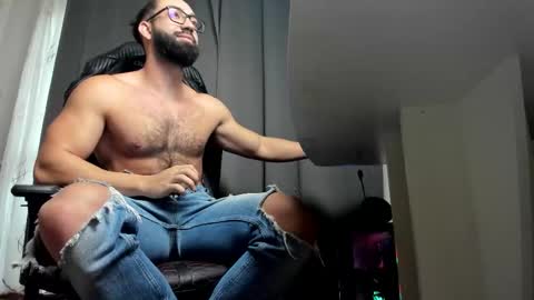 Liam online show from November 2025 08:18:01 AM