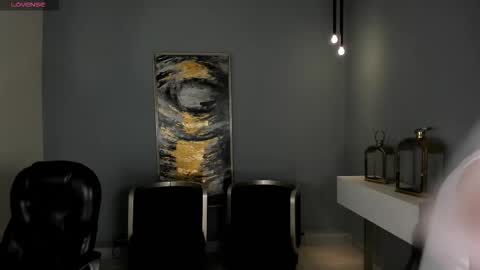 Liam online show from November 2025 03:43:02 AM