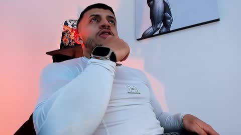 Snapshot of liamreigns_ chatting on February 2025 01:32:01 PM liam online show from February 2025 01:32:01 PM