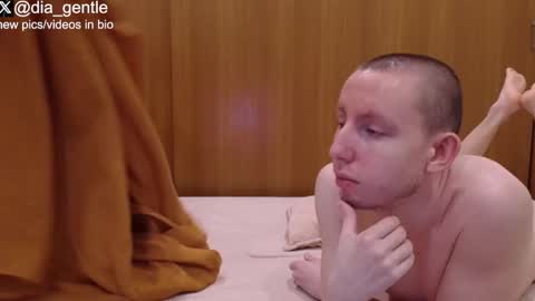 Snapshot of lian004 chatting on March 2026 09:58:02 AM Dia and Julian online show from March 2026 09:58:02 AM