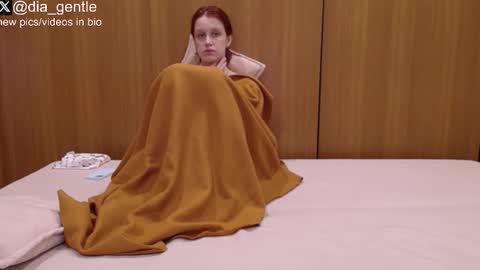 Snapshot of lian004 chatting on March 2026 04:48:01 AM Dia and Julian online show from March 2026 04:48:01 AM