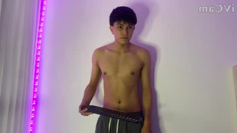 Snapshot of lian_y_dilan chatting on April 2026 10:51:01 PM lian_y_dilan online show from April 2026 10:51:01 PM