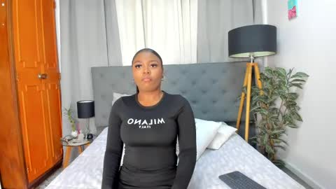 Lianasmith online show from April 2026 01:52:01 PM