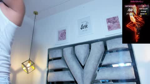 lianfox_ online show from April 2026 12:38:01 PM