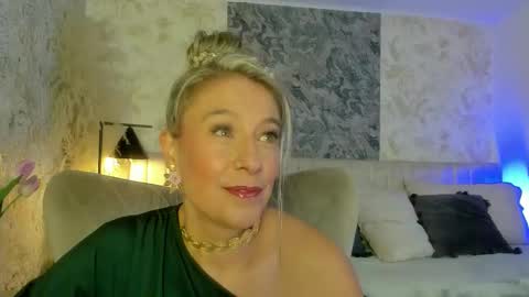 Lian online show from November 2025 07:36:02 PM