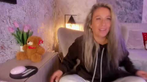 Snapshot of liannaa_ chatting on December 2025 12:45:01 PM Lian online show from December 2025 12:45:01 PM