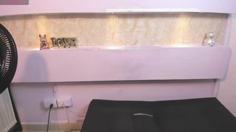 LiannaDixon online show from December 2024 02:28:02 PM