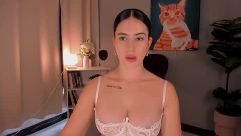 Lia online show from October 2025 12:12:02 PM