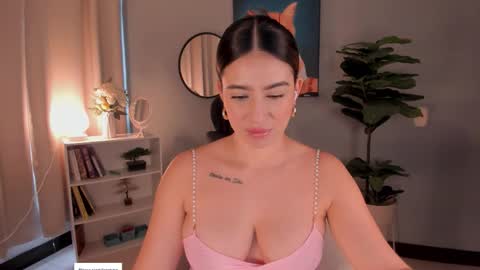 Lia online show from November 2025 12:16:02 PM