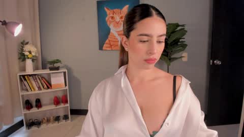 Lia online show from April 2026 01:12:01 PM