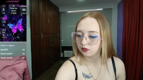 Lia Roberts online show from December 2024 09:17:01 PM