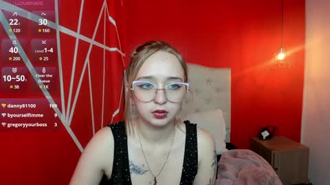 Lia Roberts online show from December 2024 04:06:01 PM