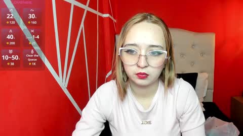 Lia Roberts online show from December 2024 12:23:02 PM