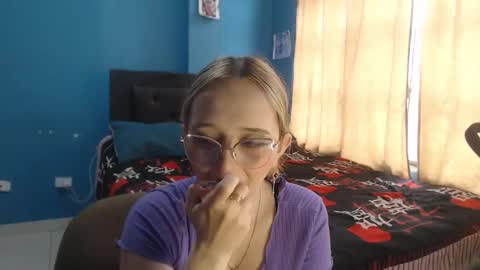 Lia Roberts online show from October 2025 12:04:02 PM