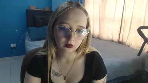 Lia Roberts online show from October 2025 11:54:01 AM