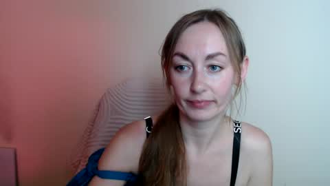 Snapshot of liasais_ chatting on June 2026 12:33:02 PM Lia online show from June 2026 12:33:02 PM