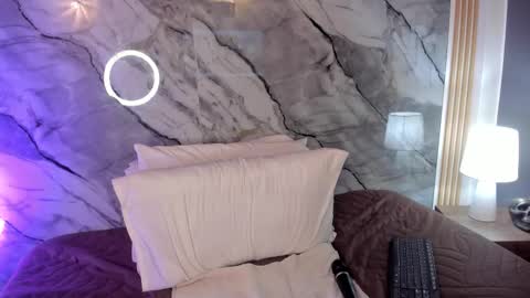 Lia Tompson online show from November 2025 09:37:02 PM