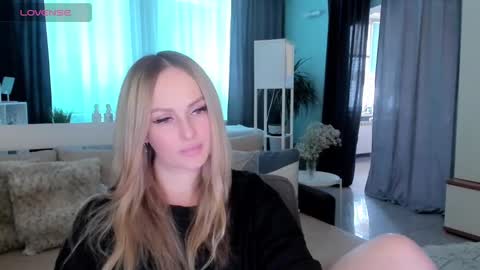 Snapshot of libby_nora chatting on February 2025 12:00:01 PM Libby online show from February 2025 12:00:01 PM