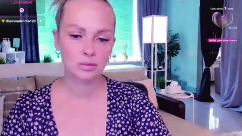 Snapshot of libby_nora chatting on September 2025 09:19:02 AM Libby online show from September 2025 09:19:02 AM