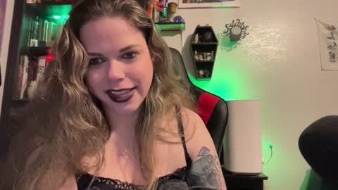 Libby Deetz online show from December 2024 02:02:01 PM