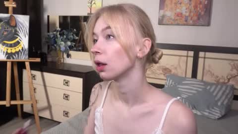 Ann online show from November 2025 07:04:02 PM