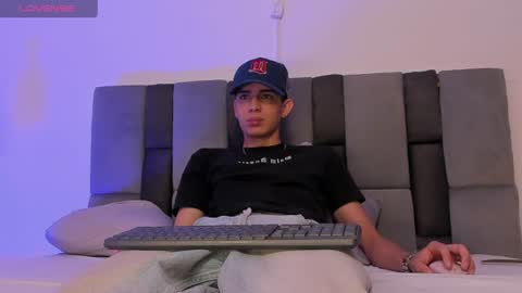 Snapshot of light_eyes_ chatting on June 2026 06:11:02 PM Jhonatan online show from June 2026 06:11:02 PM