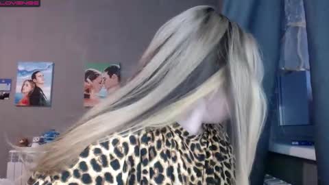 Snapshot of light_lunaa chatting on September 2025 01:01:01 PM light_lunaa online show from September 2025 01:01:01 PM