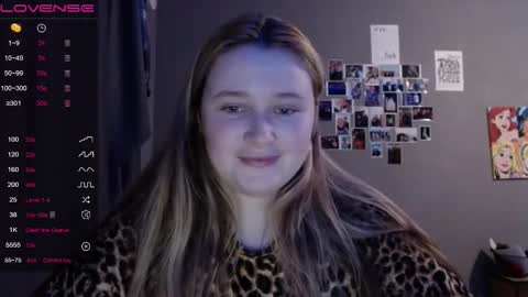 light_lunaa online show from November 2025 03:22:01 PM