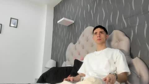 L I I A M online show from February 2025 04:33:01 AM