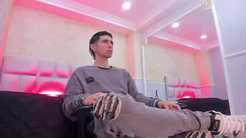 L I I A M online show from February 2025 04:15:01 AM