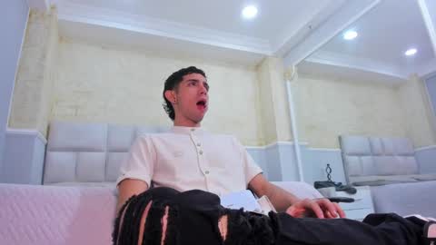 L I I A M online show from February 2025 05:02:01 AM