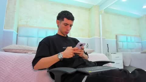 L I I A M online show from February 2025 12:09:02 PM