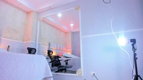 L I I A M online show from March 2025 01:40:01 PM